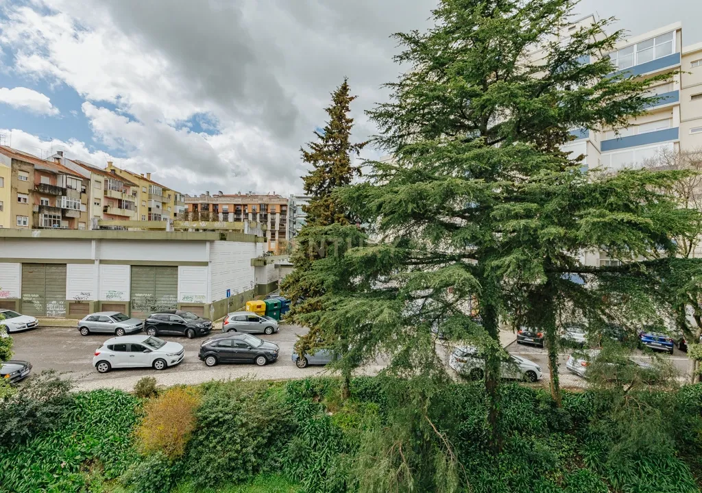 T3 Muito Luminoso com Excelente Localização na Amadora! - Image 14
